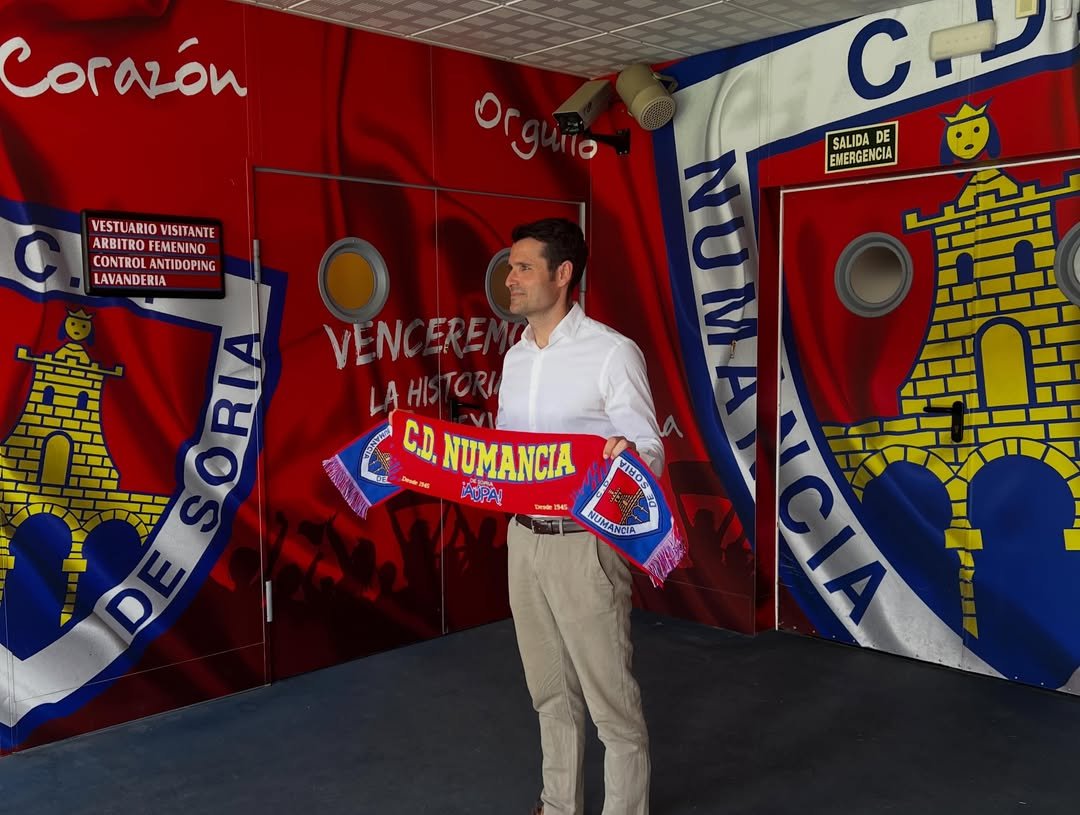 Presentación oficial de Lolo Escobar como entrenador del CD Numancia